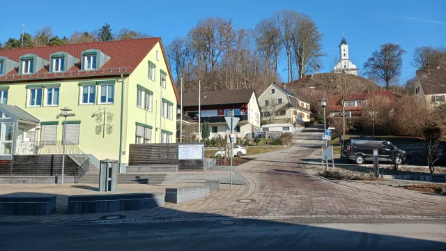 Rathaus mitz St. Thekla im Hintergrund