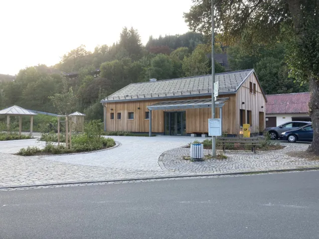 Neubau Touristinfo mit Freiflächen